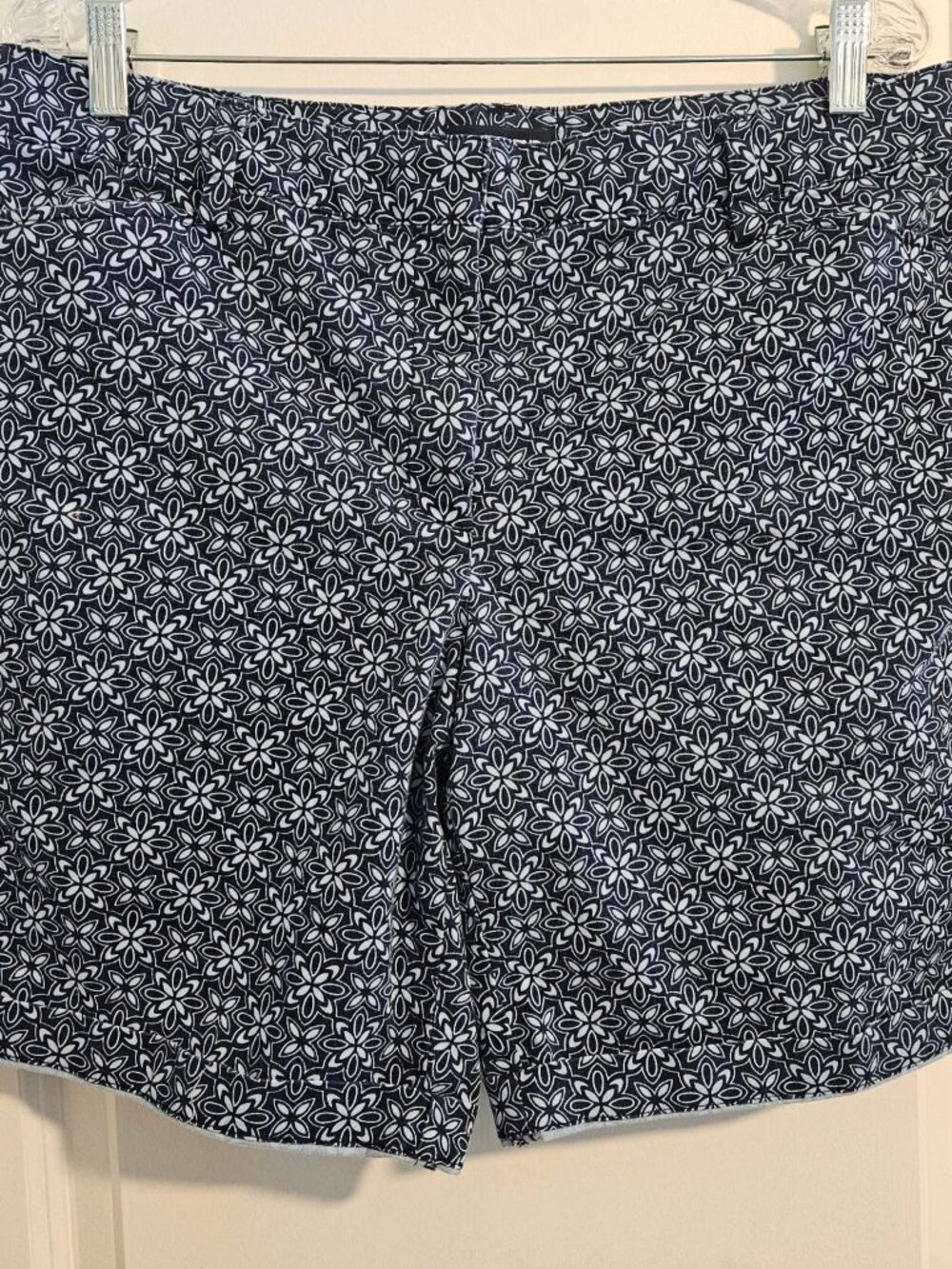 Land's End Blue Floral Print Shorts - Women's 36" Waist